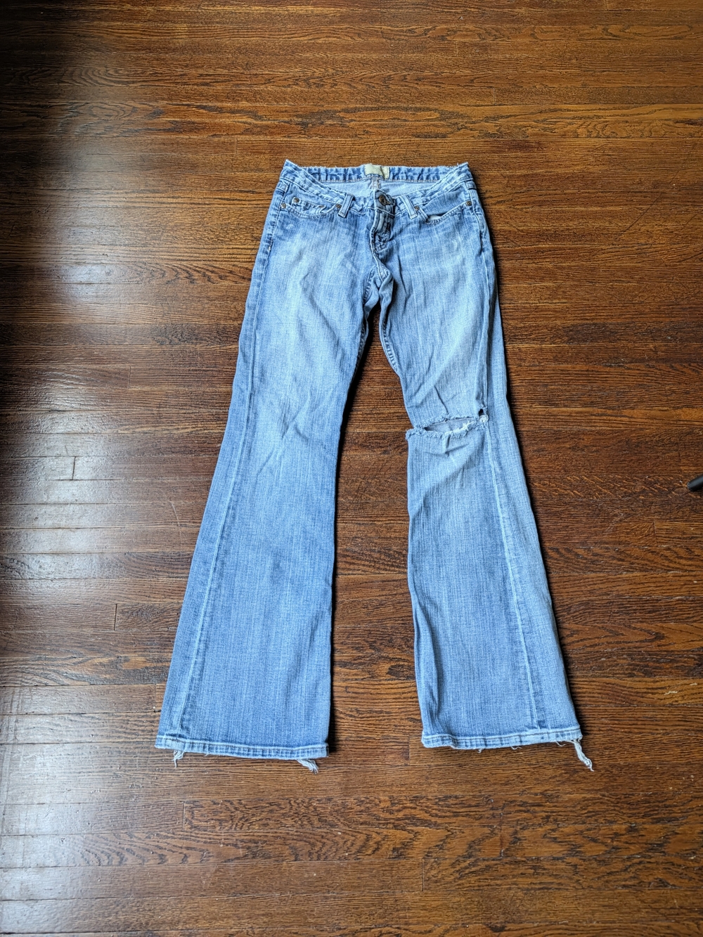 BKE Denim Sabrina Stretch Medium Wash Flared Jeans Distress Size 27x31.5 Western